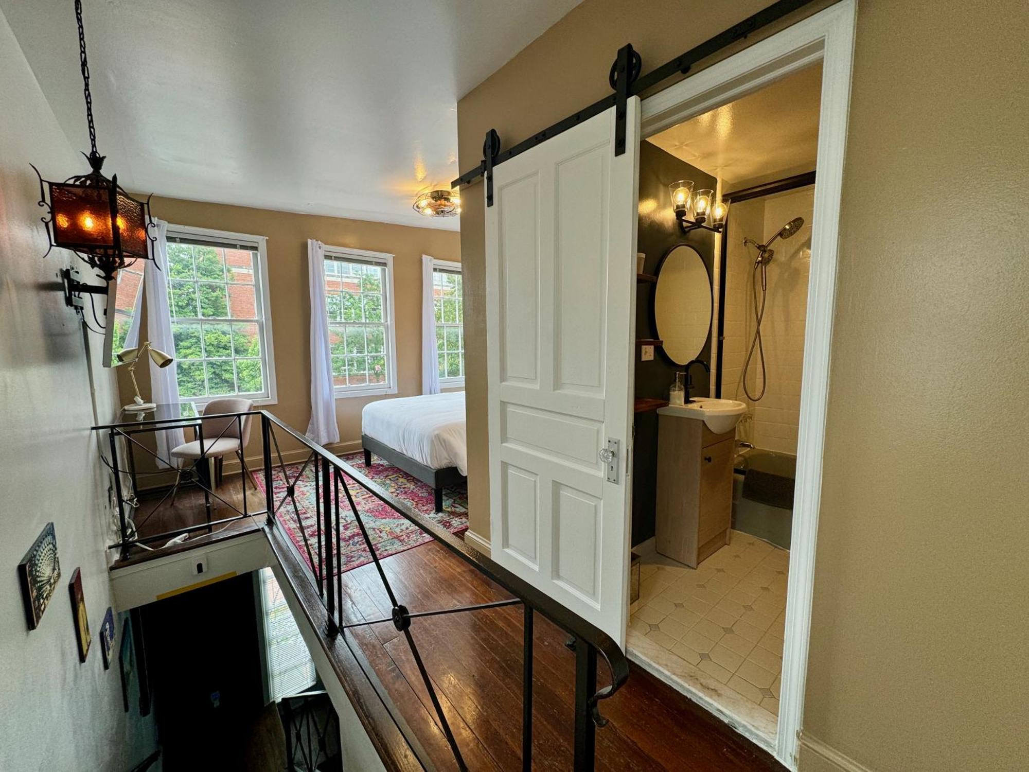 Вилла Capitol Hill Carriage House Вашингтон Экстерьер фото